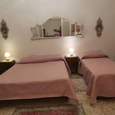 Prázdninový dům Casa Vacanze In Centro *